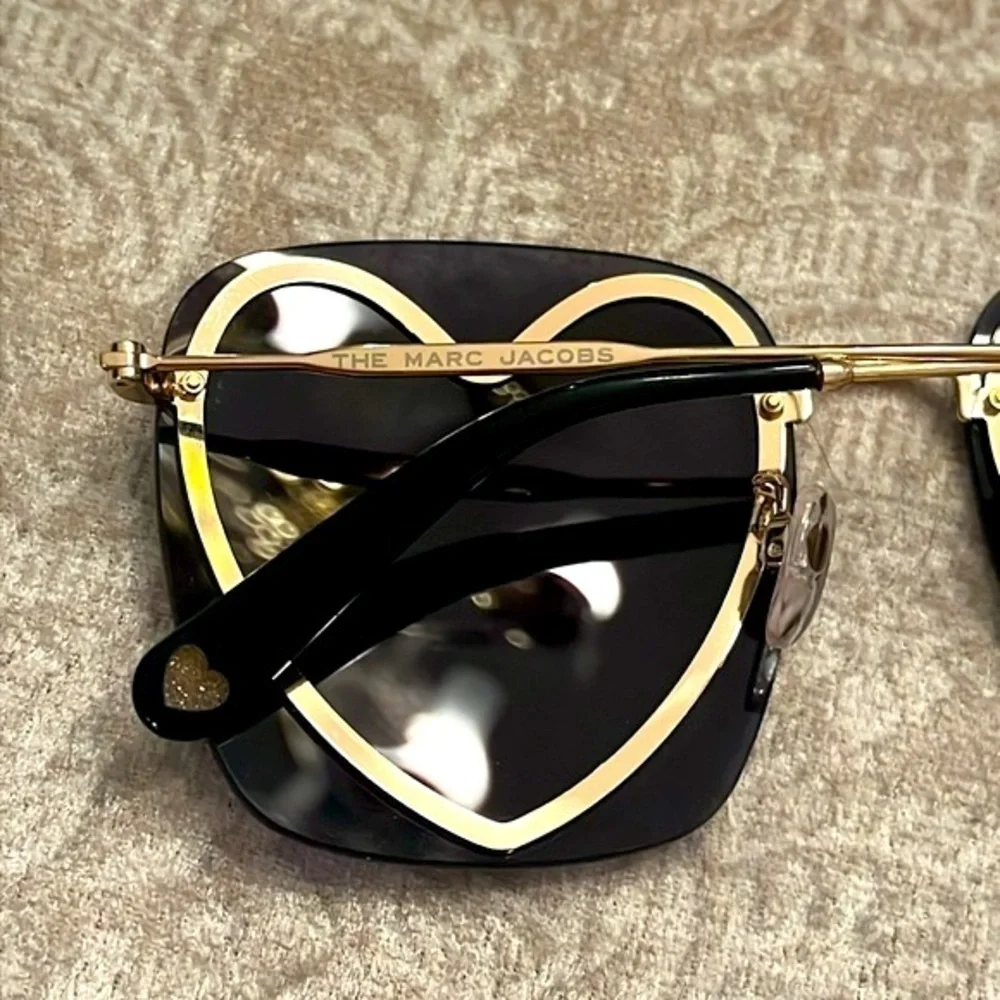Brand New The Marc Jacobs Square Sunglasses w/ Gold Tone Metal Heart Shaped Rim